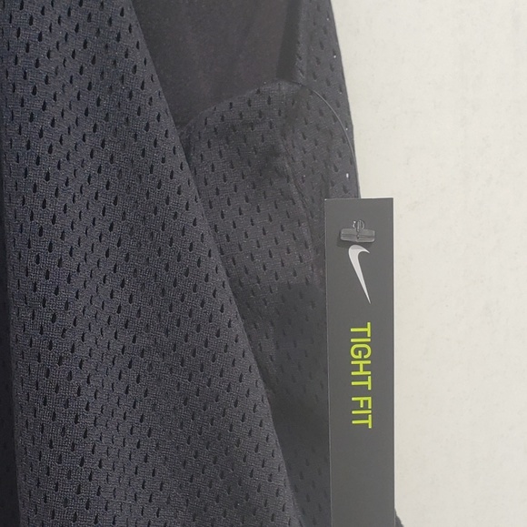 Nike Graphic Training Tank - Picture 4 of 6